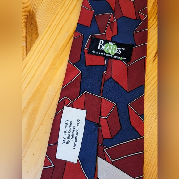 Beatles Silk "Day Tripper" Tie - Picture 4 of 6